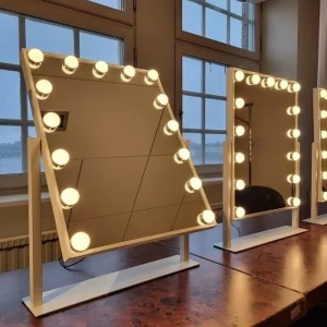 Sminkspegel med belysning