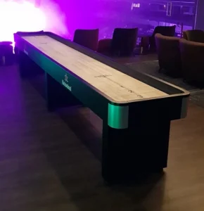 När vi har loggo på vårt shuffleboard kan det se ut såhär