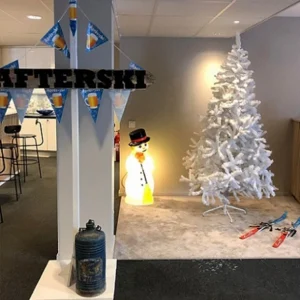 Mycket produkter till afterski partyt. Hyr afterski dekor här