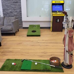 Hyra golf cornhole då ingår spelbräda, chipmatta, klubba och bollar