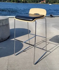 Denna barstol finns att hyra