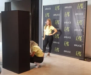 Här är en fotopelare med easydrape ställning