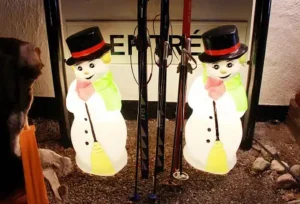 Två fina snögubbar som går att hyra