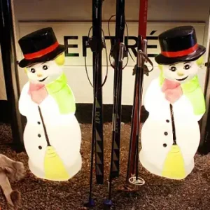 Två fina snögubbar som går att hyra