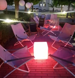 Röd fin led kub att hyra