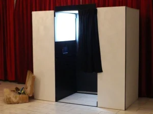 Ett vitt fotobås på företagsfest